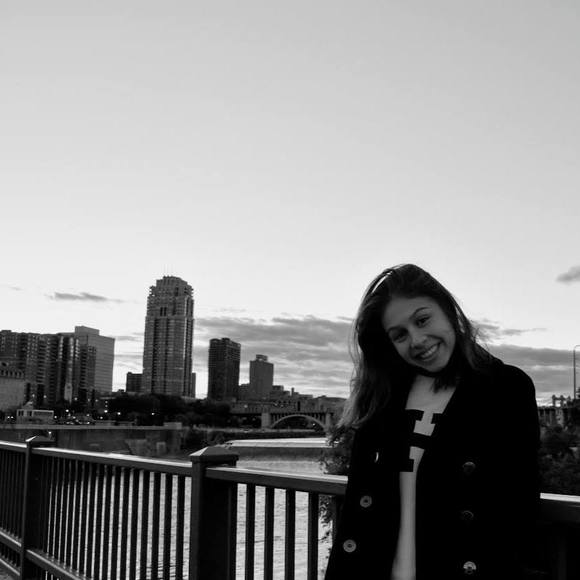 Meet your Posher, Julie - Picture 1 of 1